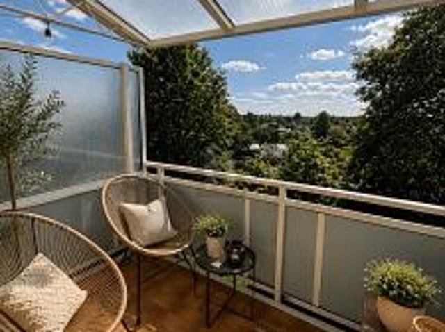 WOHNEN MIT BALKON & BLICK INS GRÜNE!