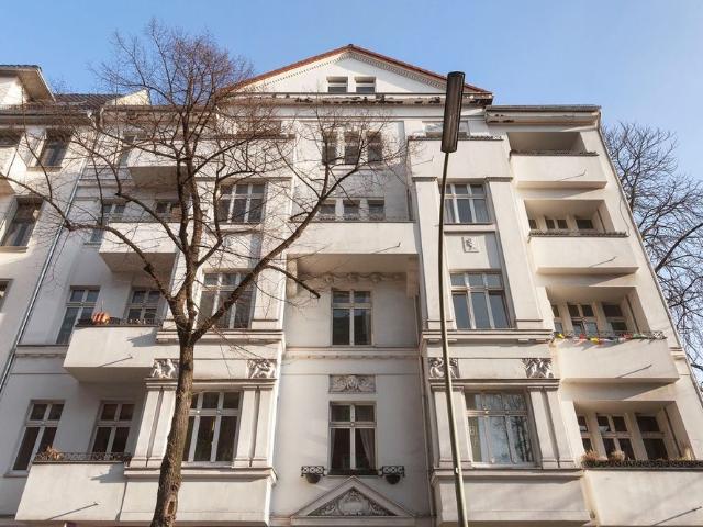 Wohnen mit besonderem Flair: Außergewöhnliche Dachgeschosswohnung sucht neue Mieter