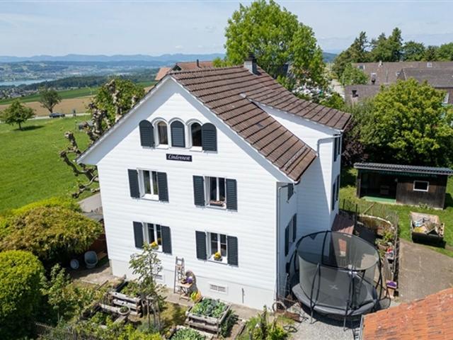 Wohnen mit Blick auf See und Berge