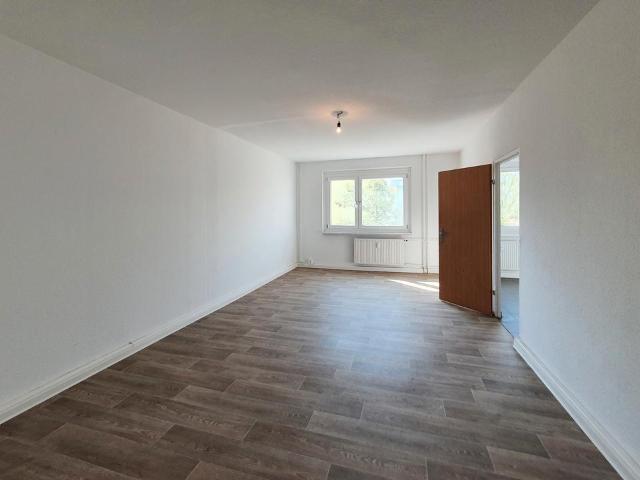 Wohnen mit Blick ins Grüne*Frisch renovierte 4 Zimmer Wohnung mit Wannenbad ab 01.05.2026!