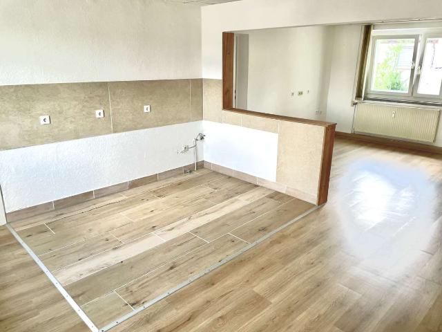 Wohnen mit Charakter: 4 Zimmer Wohnung in Lucka