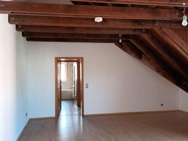 Wohnen mit Charakter: 2 Zimmer Dachgeschosswohnung in Frankenthal