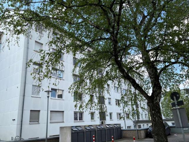Wohnen mit Charakter: 3 Zimmer Wohnung mit seltener Einzelgarage in Höhenberg