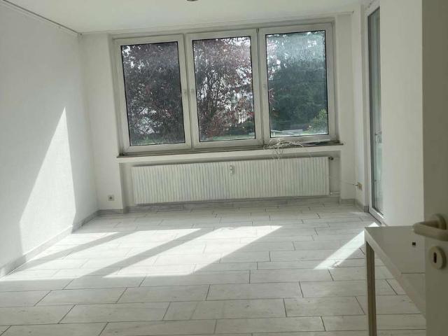 Wohnen mit Charakter: 3 Zimmer Wohnung in Köln Sürth
