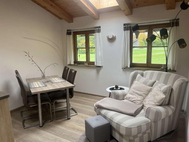 Wohnen mit Charakter: 3 Zimmer Wohnung in Wackersberg