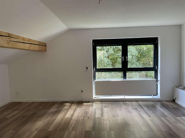 Wohnen mit Charakter: 3 Zimmer Dachgeschosswohnung in Gummersbach