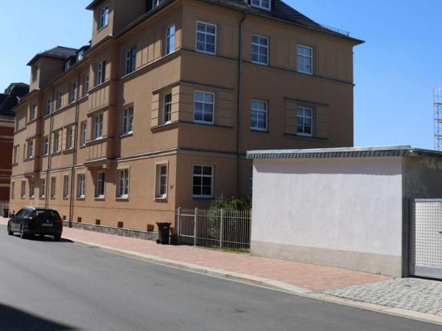 Wohnen mit Charakter: 3 Zimmer Dachgeschosswohnung in Plauen