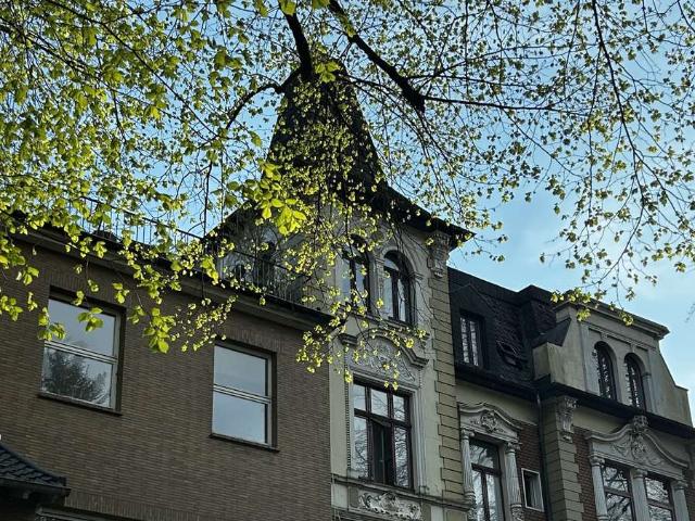 Wohnen mit Charakter und Großzügigkeit – außergewöhnliche Wohnung mit Kamin und weitläufigem Garten