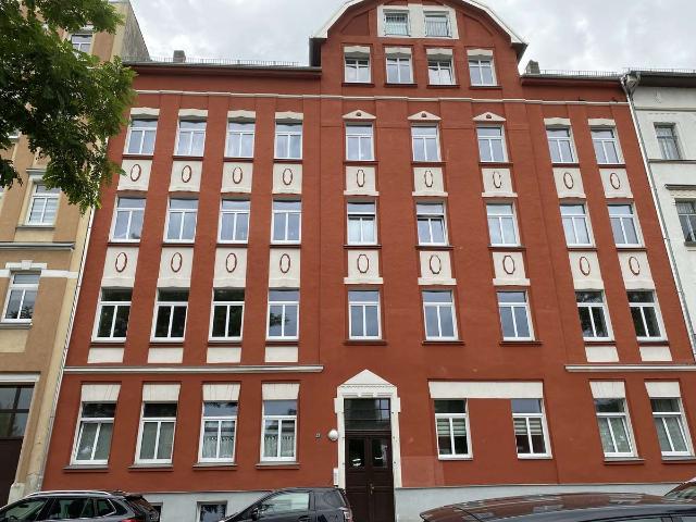 Wohnen mit Charakter: Vier Zimmer Wohnung im Lutherviertel
