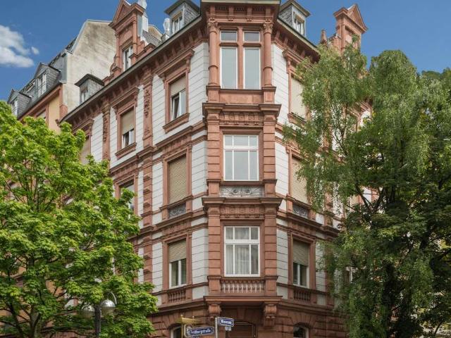 Wohnen mit Charakter: Zweizimmerwohnung im historischen Westend