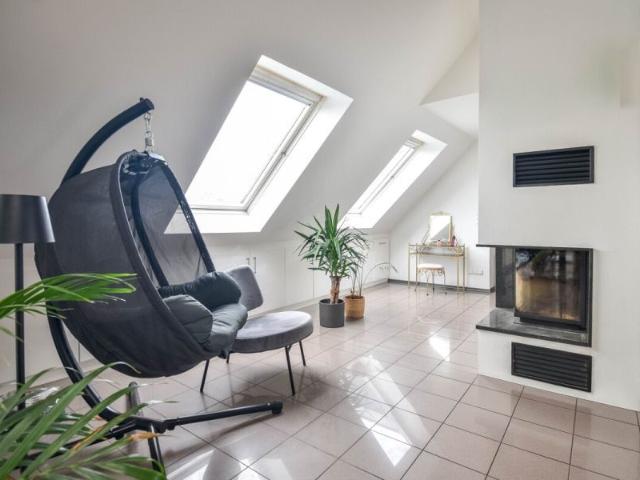 Wohnen mit Charakter. Außergewöhnliche Dachgeschosswohnung mit Kamin, Sauna und Dachterrasse. 123m²