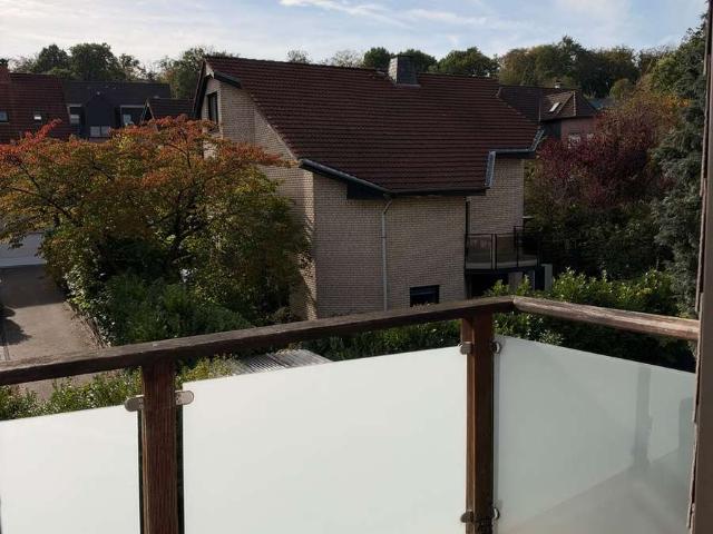 Wohnen mit Charakter: Dachgeschosswohnung in Wuppertal mit Balkon