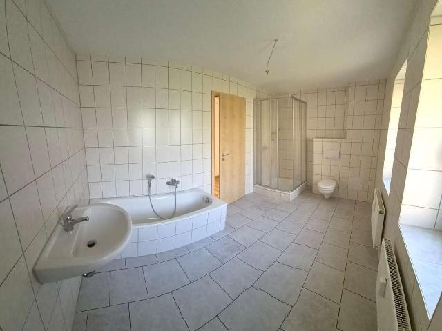 Wohnen mit Charakter: Drei Zimmer Wohnung in Höckendorf
