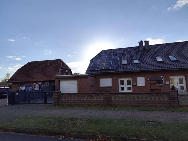 Wohnen mit Charakter: Gepflegtes Doppelhaus in Ummern
