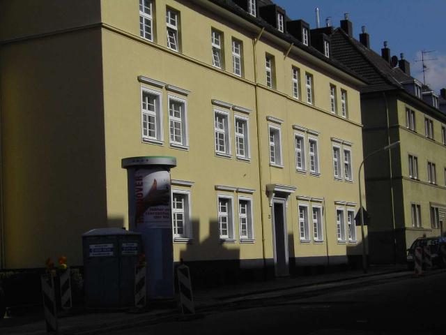 Wohnen mit Charakter: Geräumige 4 Zimmer Wohnung in zentraler Lage