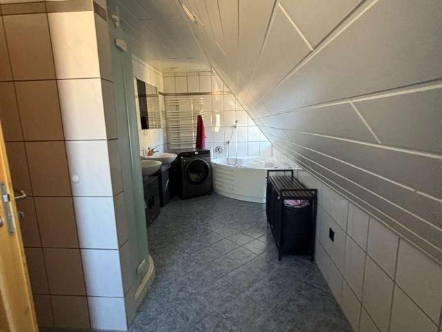 Wohnen mit Charakter: Geräumige 4 Zimmer Wohnung in Oberasbach