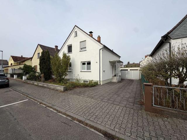 Wohnen mit Charakter: Geräumiges Haus in Waghäusel