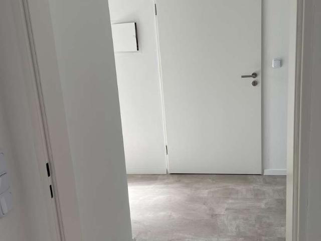 Wohnen mit Charakter: Großzügige 5 Zimmer Wohnung in Alteglofsheim
