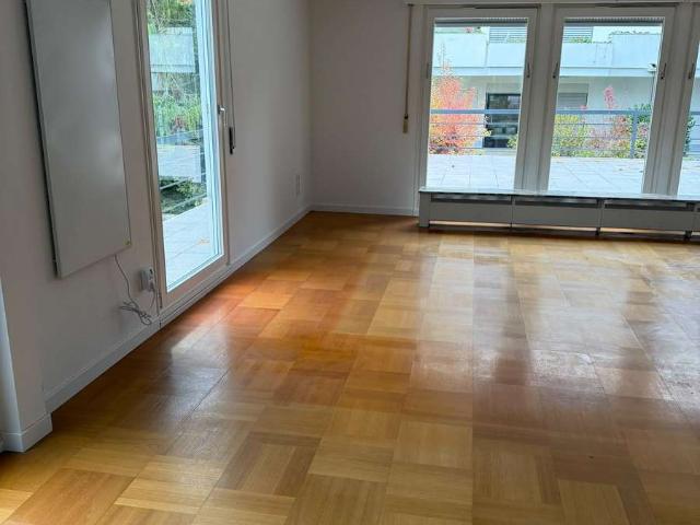 Wohnen mit Charakter: Großzügige 5 Zimmer Wohnung in Rosbach vor der Höhe