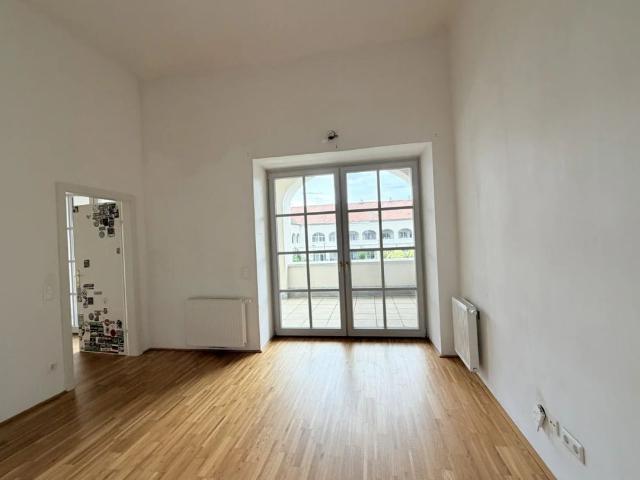 Wohnen mit Charakter – großzügige Raumhöhe, durchdachter Grundriss und viel Freiraum und großer Loggia