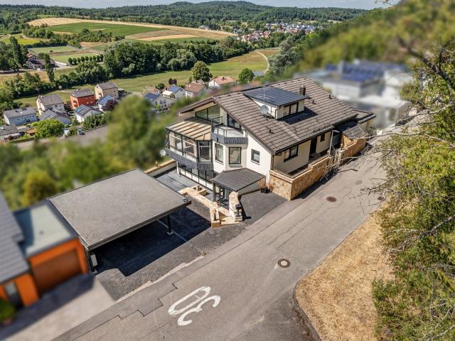 Wohnen mit Charakter: Großzügiges Anwesen mit Aussicht und Einliegerwohnung
