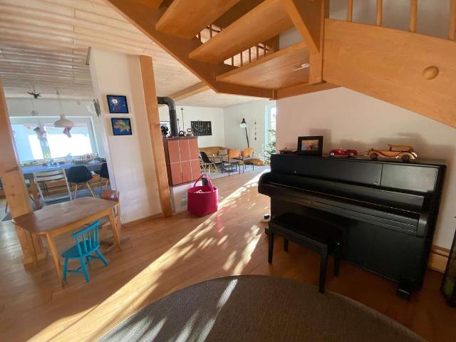 Wohnen mit Charakter: Großzügiges Bauernhaus in Ellenberg