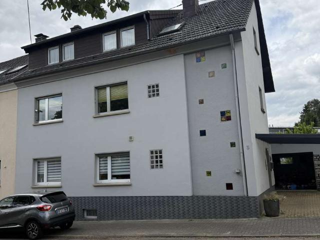 Wohnen mit Charakter: Großzügiges Haus in Saarbrücken Ensheim