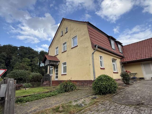 Wohnen mit Charakter: Großzügiges Haus mit 7 Zimmern in Hardegsen