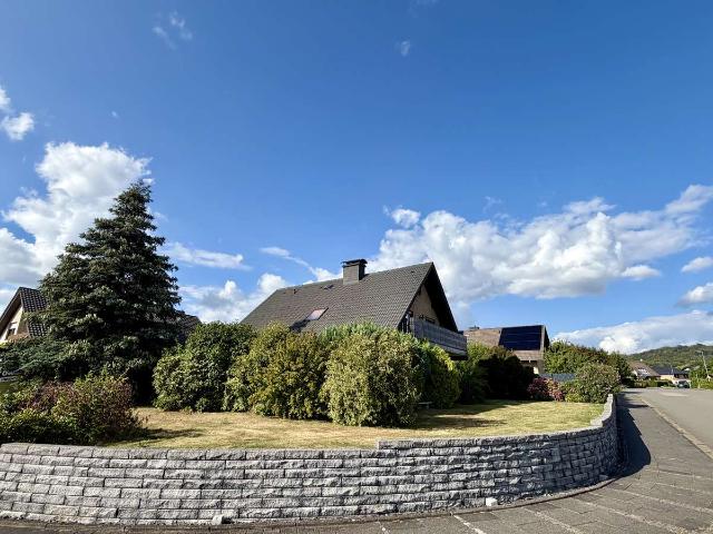 Wohnen mit Charakter: Großzügiges Haus mit schönem Garten in Blomberg