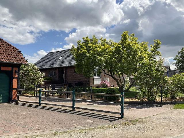 Wohnen mit Charakter: Kernsaniertes Einfamilienhaus mit 184 m² Wohnfläche, 1.616 m² Grundstück