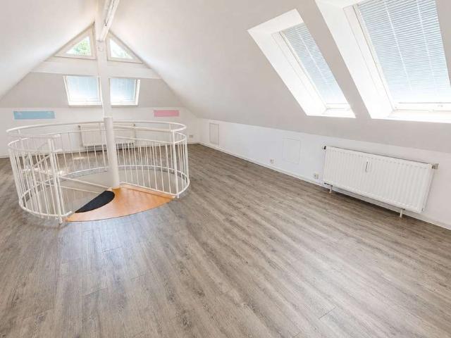 Wohnen mit Charakter: Maisonette mit Galerie und Balkon