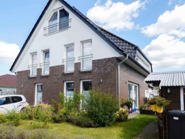 Wohnen mit Charakter: Modernes Doppelhaus in Horneburg