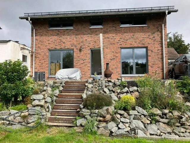 Wohnen mit Charakter: Modernes Einfamilienhaus in Halver