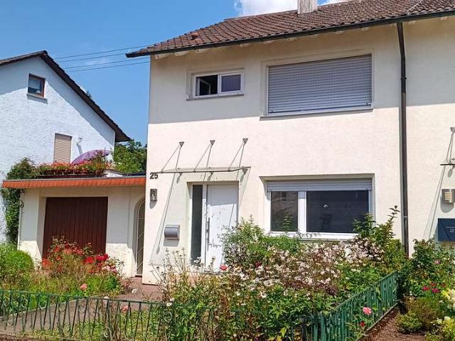 Wohnen mit Charakter: Modernisiertes Doppelhaus in Bad Rappenau