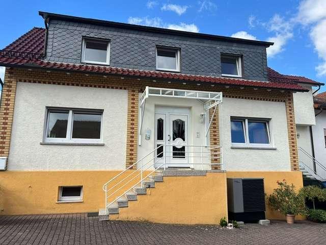 Wohnen mit Charakter: Modernisiertes Haus in Hasselroth