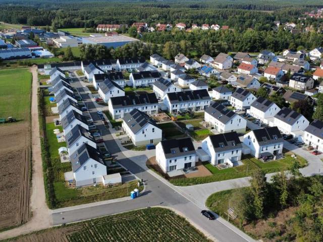 Wohnen mit Charakter: NEUES Reihenmittelhaus in Roth