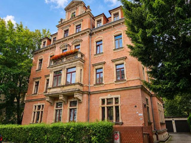 Wohnen mit Charakter: Schöne Dachgeschosswohnung zum Wohlfühlen
