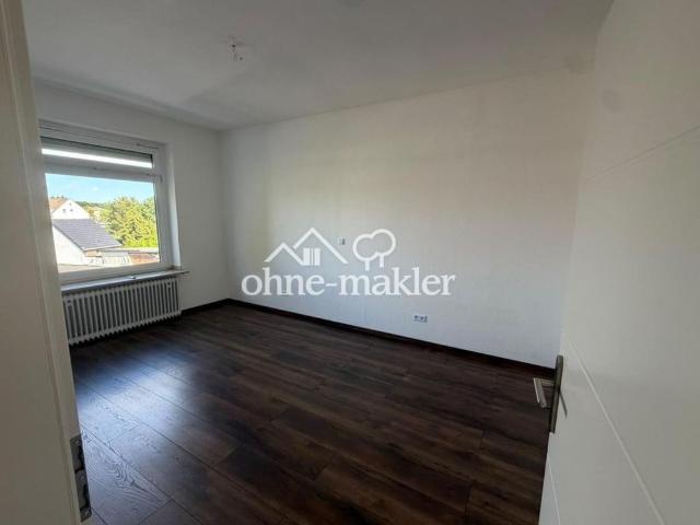Wohnen mit Charme: 3 Zi. Altbauwohnung mit Balkon in Hilden