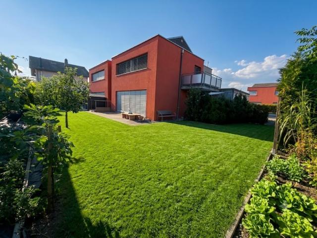 Wohnen mit Charme und Lebensqualität stilvolles 4.5 Zimmer Doppeleinfamilienhaus in familienfreundlicher Lage