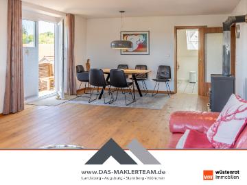 Wohnen mit Charme unter dem Dach – 4 Zimmer Wohnung mit Westbalkon, Garage und Kaminofenanschluss