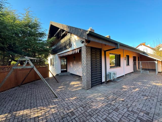 Wohnen mit Fernblick! Top gepflegtes Wohnhaus mit viel Platz