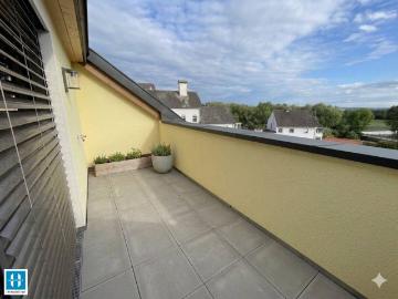 Wohnen mit Flair – 86m² 98m² Nfl. Dachgeschosswohnung mit großer Terrasse in Pupping