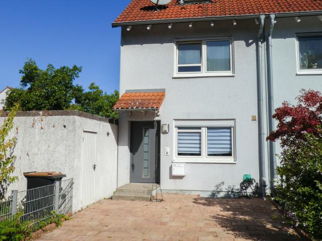 Wohnen mit Garten, Terrasse und viel Platz – gepflegtes Reihenendhaus mit Garage und Stellplatz