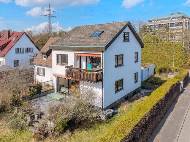 Wohnen mit Gartenidylle Doppelhaushälfte mit zwei Garagen