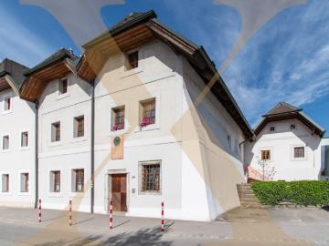 Wohnen mit Geschichte charmante Altbau Dachgeschosswohnung in Wels – Top 6 stilvoll wohnen auf ca. 70 m²