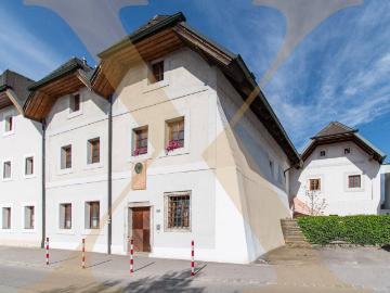Wohnen mit Geschichte charmante Altbau Dachgeschosswohnung in Wels – Top 6 stilvoll wohnen auf ca. 70 m²