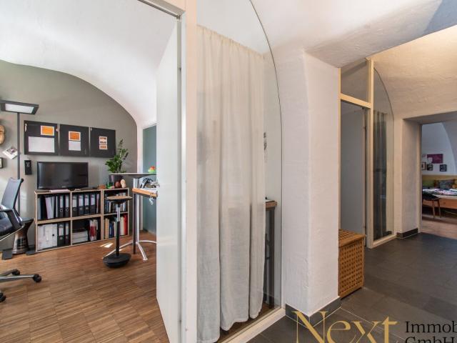 Wohnen mit Geschichte Charmante Altbau Haus in Wels mit Schloss Flair Stilvoll Wohnen auf Ca. 118 m²