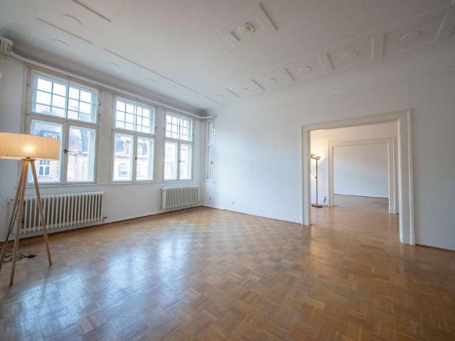 Wohnen mit Geschichte: Repräsentative Altbauwohnung im 2. Obergeschoss