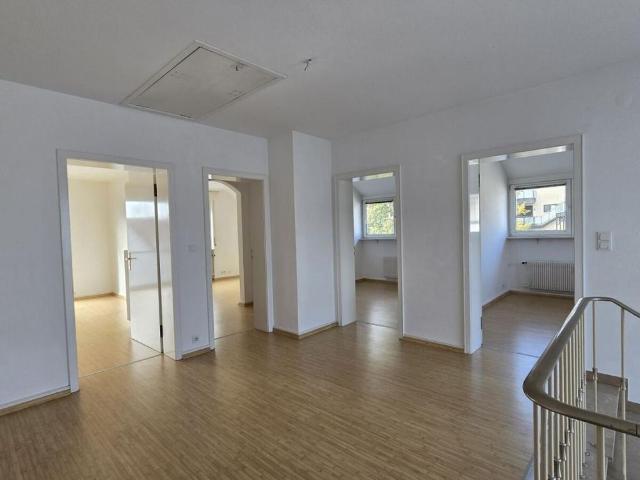 Wohnen mit Hauscharakter – außergewöhnliche Maisonette Wohnung auf 195 m² in Frankfurt Rödelheim