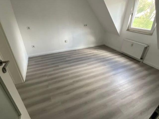 Wohnen mit Heimvorteil! Dachgeschosswohnung mit Altbau Charme !